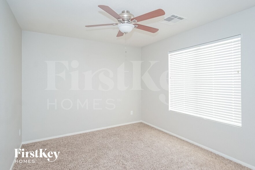 Building Photo - 5333 N Carlsbad Heights St