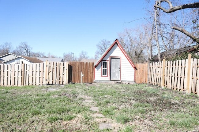 Building Photo - 222 Dobson St