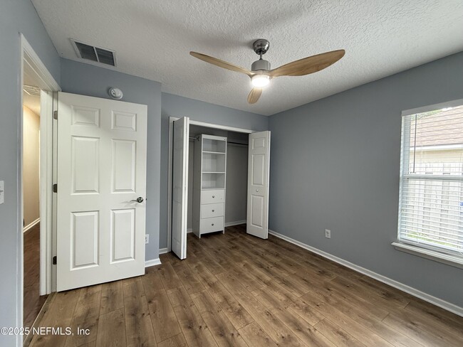 Building Photo - 1319 N Kyle Way