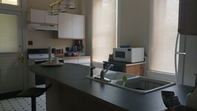 Building Photo - 2922 Jefferson Ave