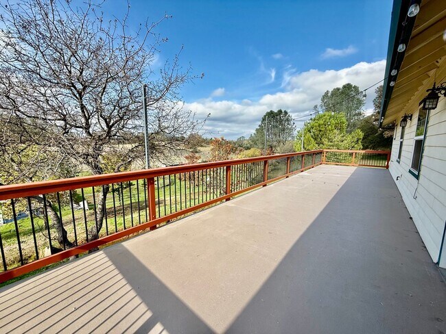 Building Photo - Unique Horse property with 2 units