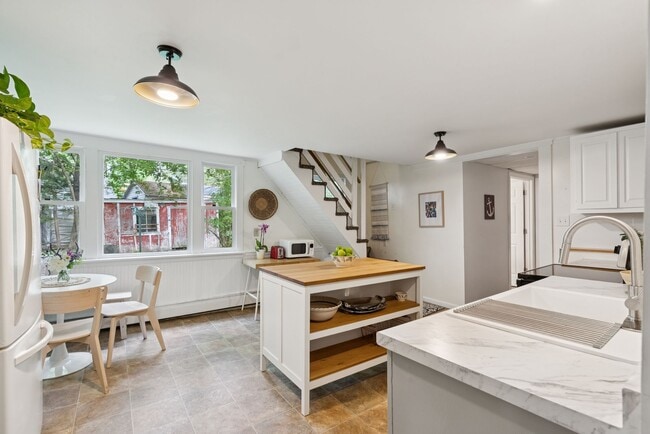 Building Photo - 111 Cottage Rd