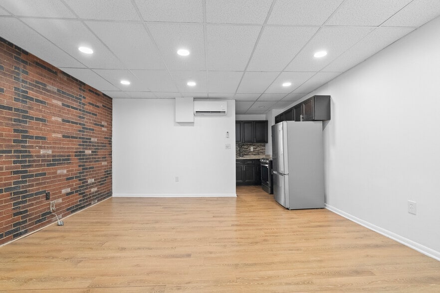 Building Photo - 2539 Saint Paul St