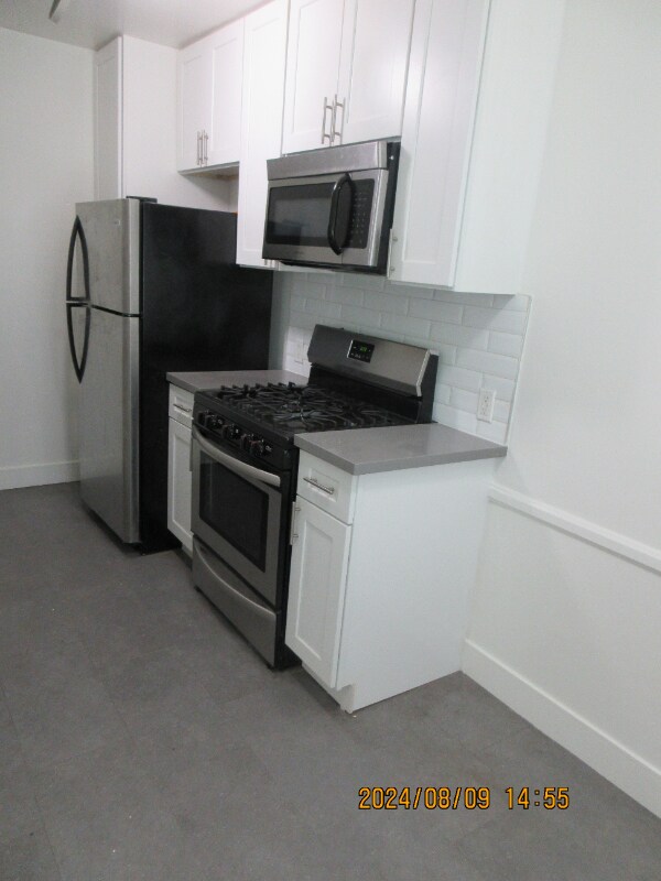 Building Photo - 905 N Sweetzer Ave