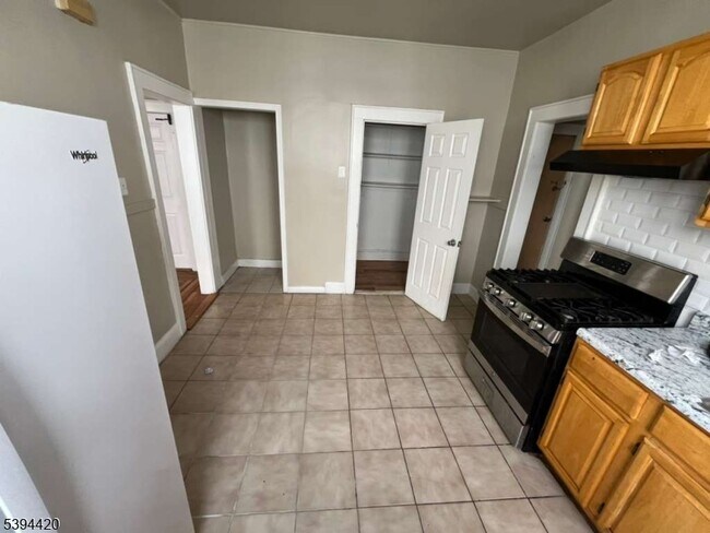 Building Photo - 129 Carolina Ave