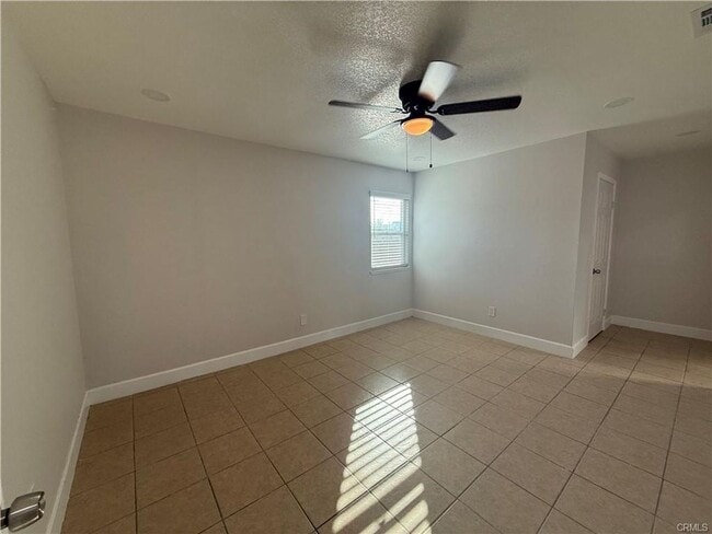 Building Photo - Nice 3 Bedroom home in a huge lot!