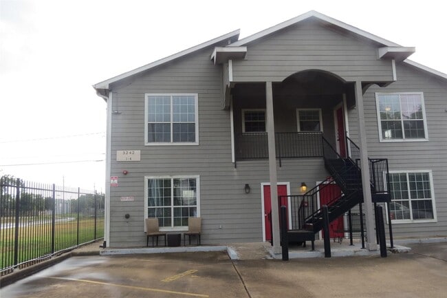 Building Photo - For Lease 1st Floor Unit | 2 Bed, 1 Bath | 860 Sq Ft | Southland Terrace Community |