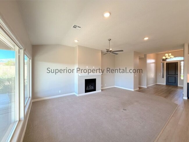 Building Photo - Gorgeous 3 bed, 3.5 bath 3 car garage home with views