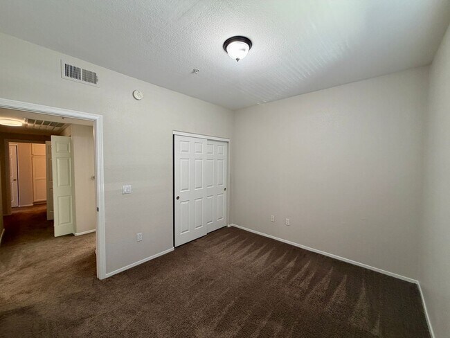 Building Photo - 2291 W Horizon Ridge Pkwy