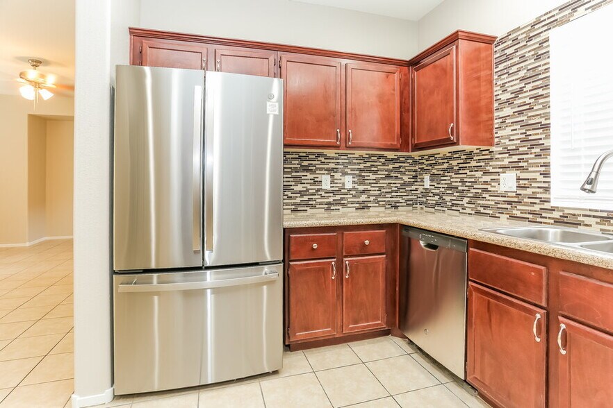 Building Photo - 1230 Maple Pines Ave