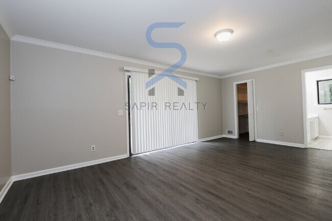 Building Photo - 3000 Collier Dr NW
