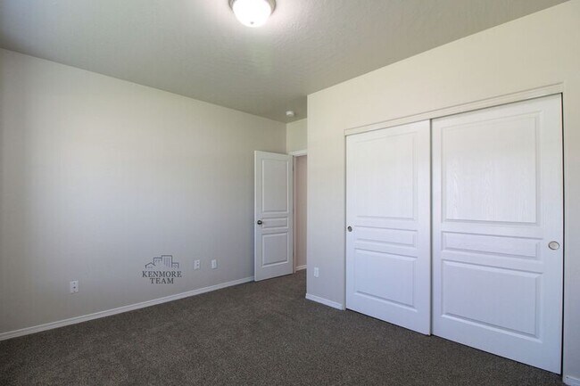 Building Photo - 6914 Three Rivers Dr