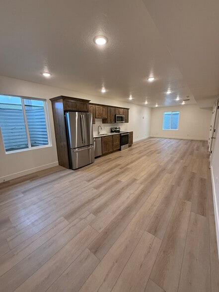 Building Photo - 245 N Center St