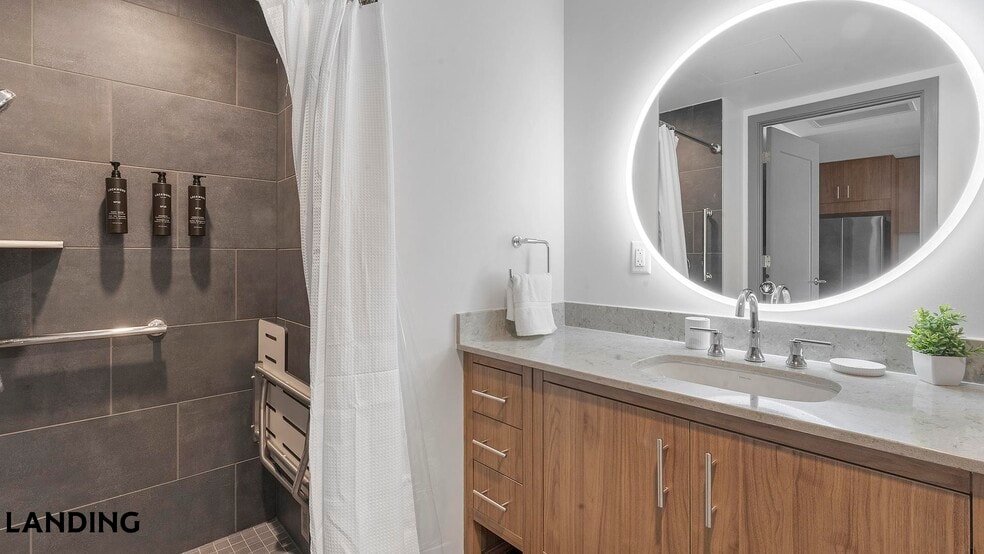 Building Photo - 350 Maple Dr SW