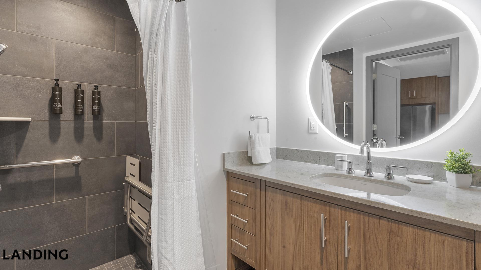 Building Photo - 350 Maple Dr SW