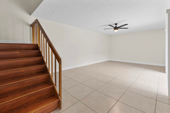 Building Photo - 1420 Augusta Cir