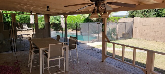 Building Photo - 8044 E Cambridge Ave