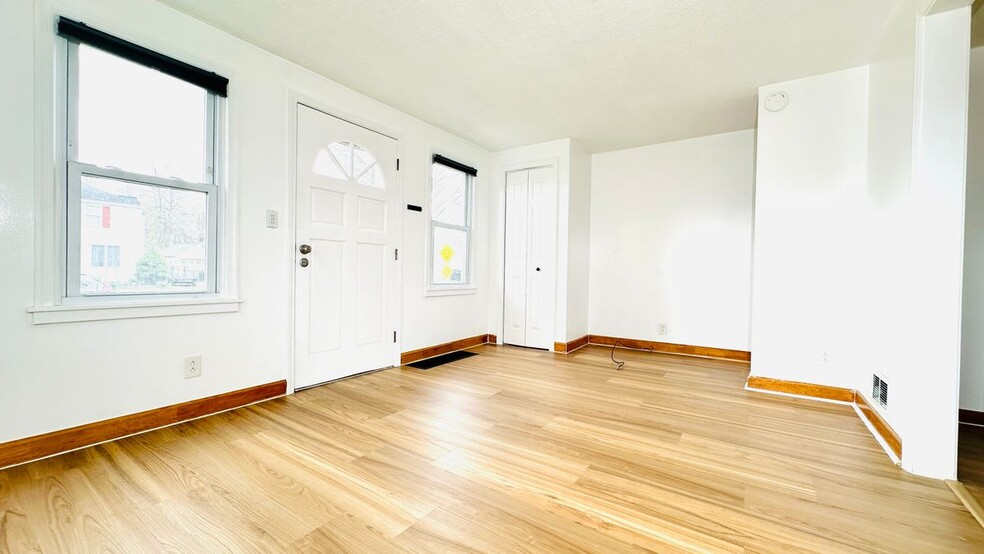 Building Photo - 465 75th St