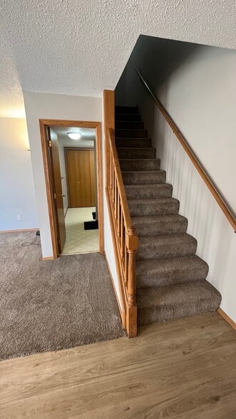 Stiarway - 2204 S Holt Ave