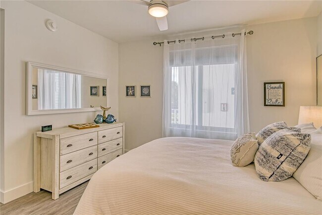 Building Photo - 1709 N Tamiami Trl