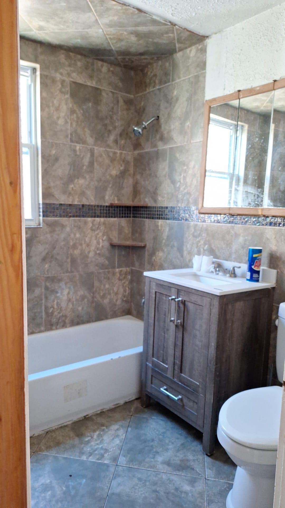 Bathroom - 2150 N Keystone Ave