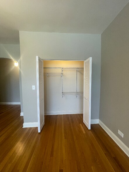 Building Photo - 5115 S Drexel Ave