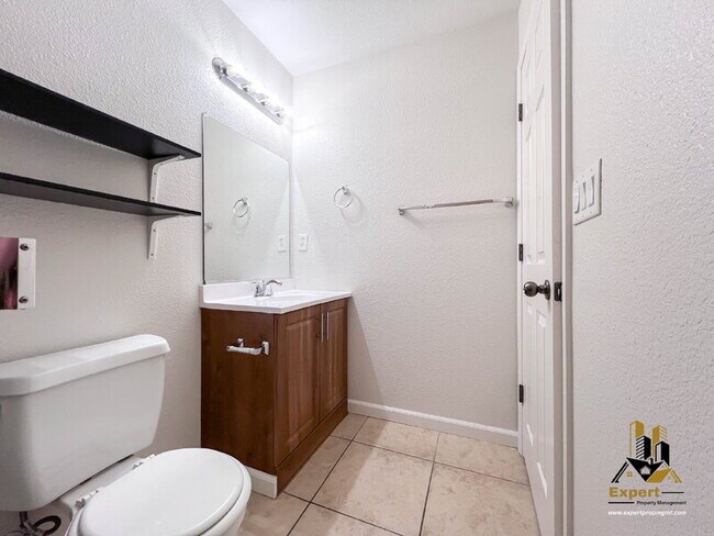 Building Photo - 224 Loon Lake St