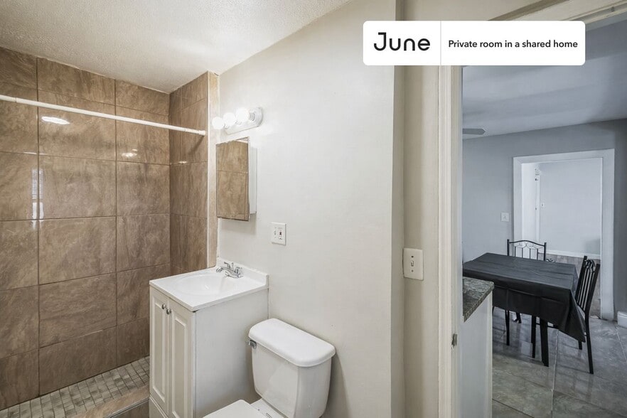 Building Photo - Room in Shared 4 bed/2 bath home