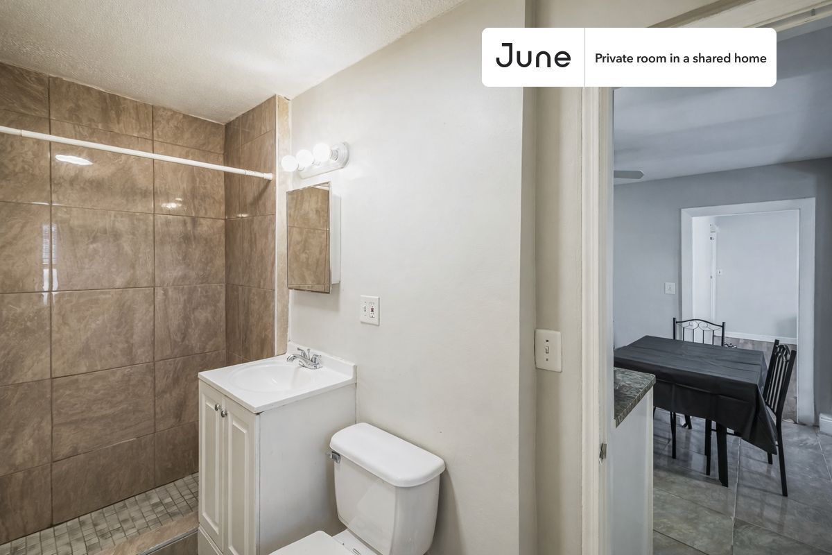 Building Photo - Room in Shared 4 bed/2 bath home