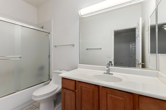 Building Photo - Long term rental in Oakwood with private pool