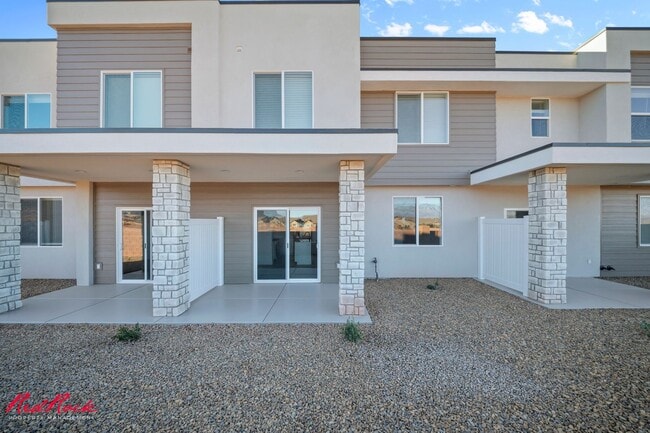 Building Photo - Newly Built Townhome!