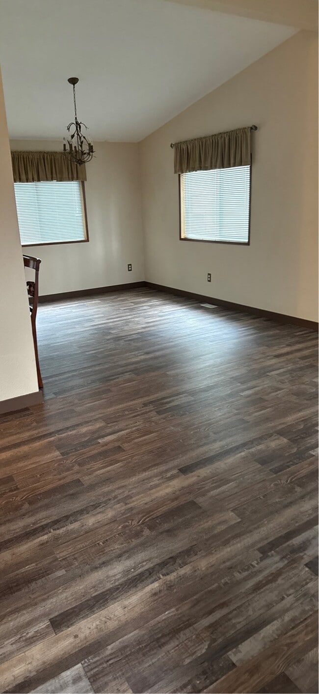 Building Photo - 103 SE 145th Dr