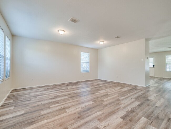 Building Photo - 725 Lovern St