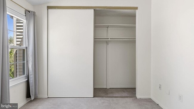 Building Photo - This stunning 3-bedroom, 2-bathroom interior townhome is sure to impress.