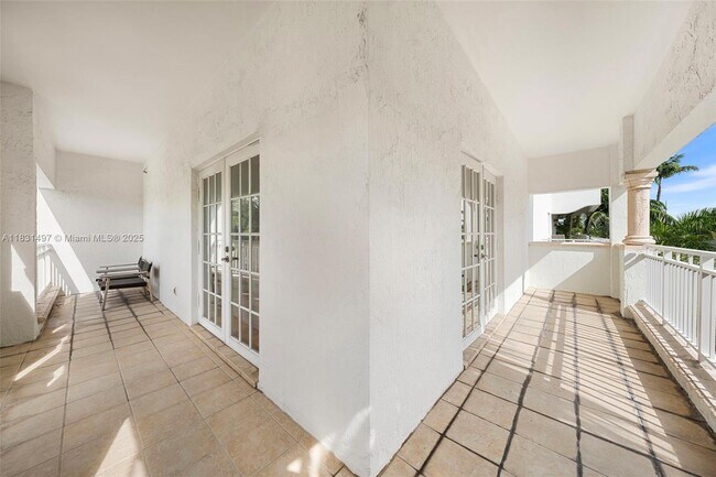 Building Photo - 1415 Sunset Harbour Dr