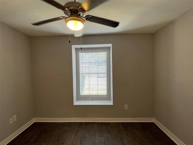 Building Photo - 16414 Stuebner Airline Rd