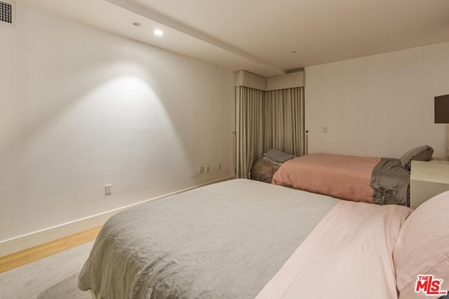 Building Photo - 10777 Wilshire Blvd