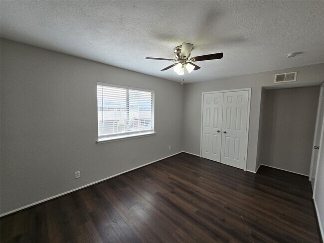 Building Photo - 5628 Birchmont Dr