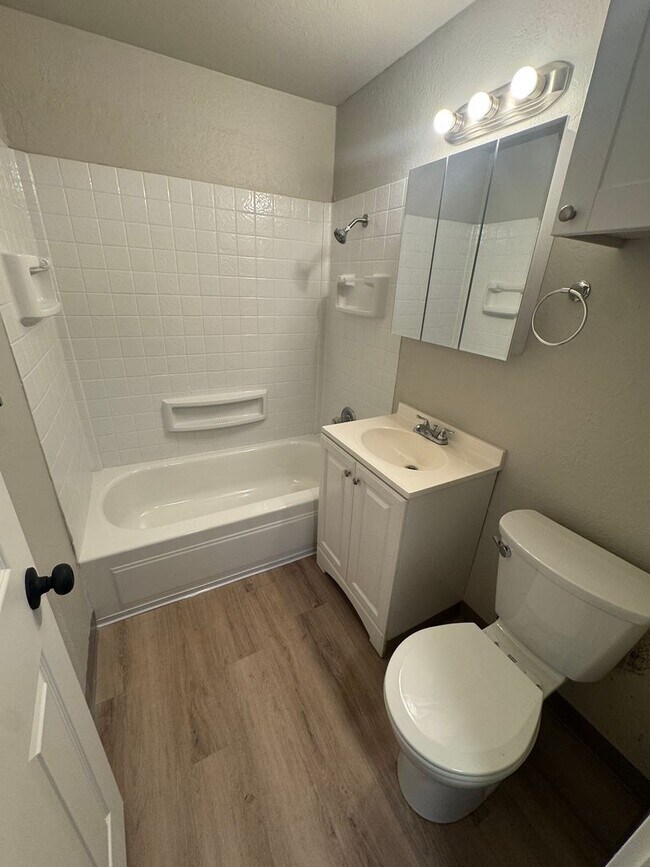 Building Photo - (248) BeVille - Town Home - 2 Bedroom / 1 ...