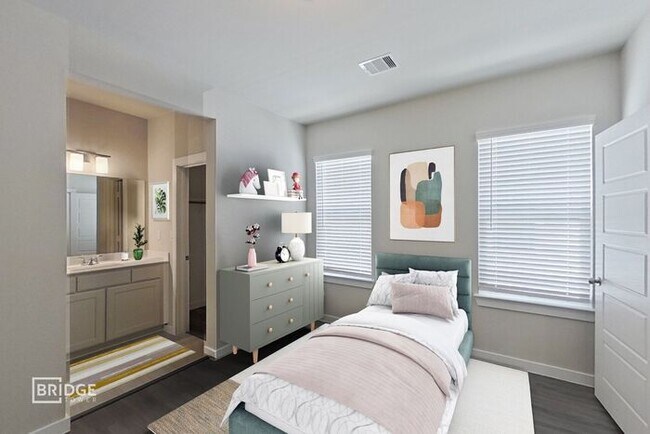 Building Photo - 335 Huisache St