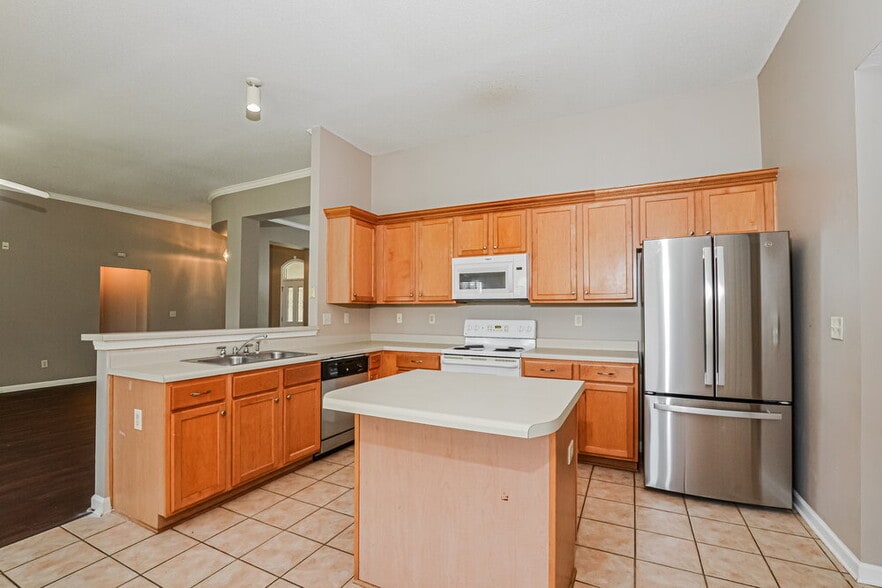 Building Photo - 4064 Sidlehill Dr
