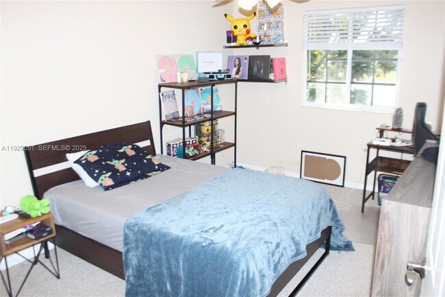 Building Photo - 2568 Jardin Pl