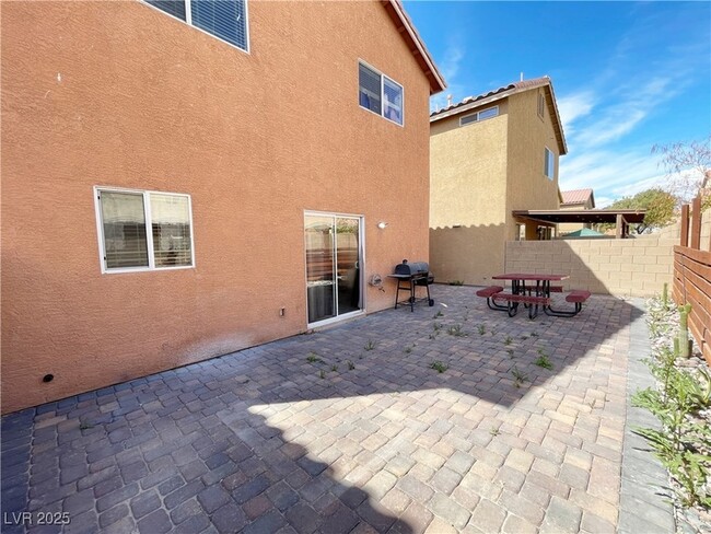 Building Photo - 1836 N Luna Alegre St