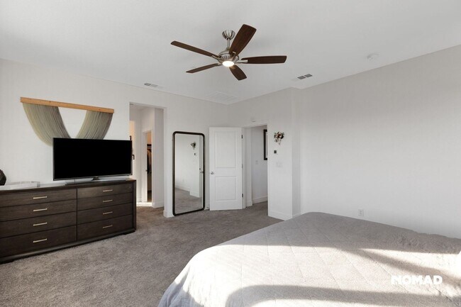 Building Photo - Dive into a Stunning Home in Roseville with Heated Pool - Available Jan 2026!