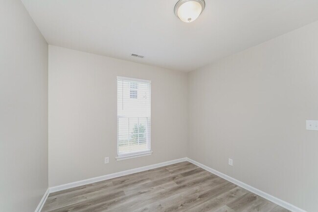 Building Photo - 161 Shephard Hill Dr