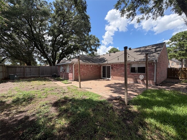 Building Photo - 11223 Willow Field Dr