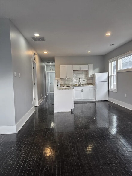 Building Photo - 2030 Hazelwood St