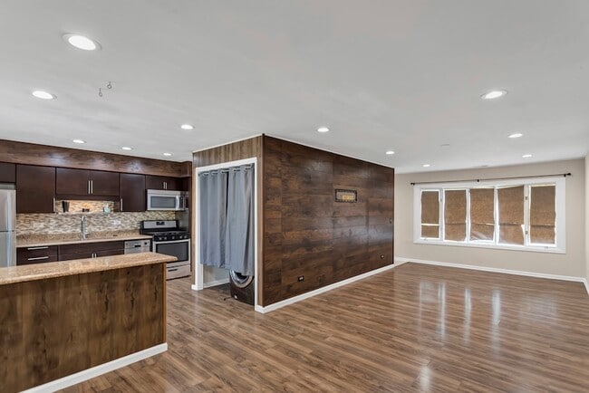 Building Photo - 904 Woodland Dr