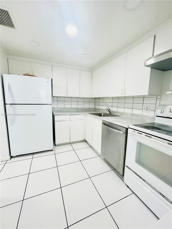 Building Photo - 13499 Biscayne Blvd