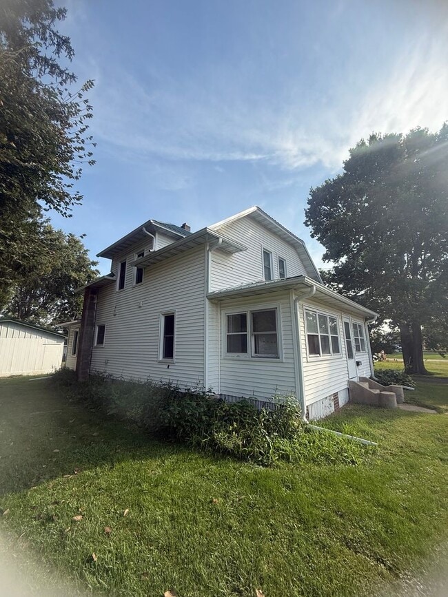 Building Photo - 568 W Main St